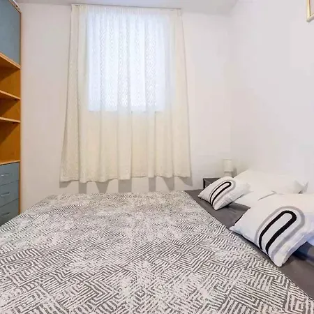 In 45072 Διαμέρισμα *